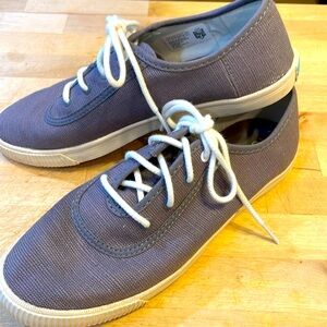 Tom’s gray sneakers size 7